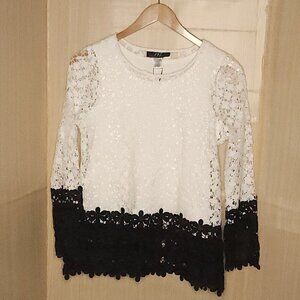 Midnight Velvet New Black White Lace Tunic Medium